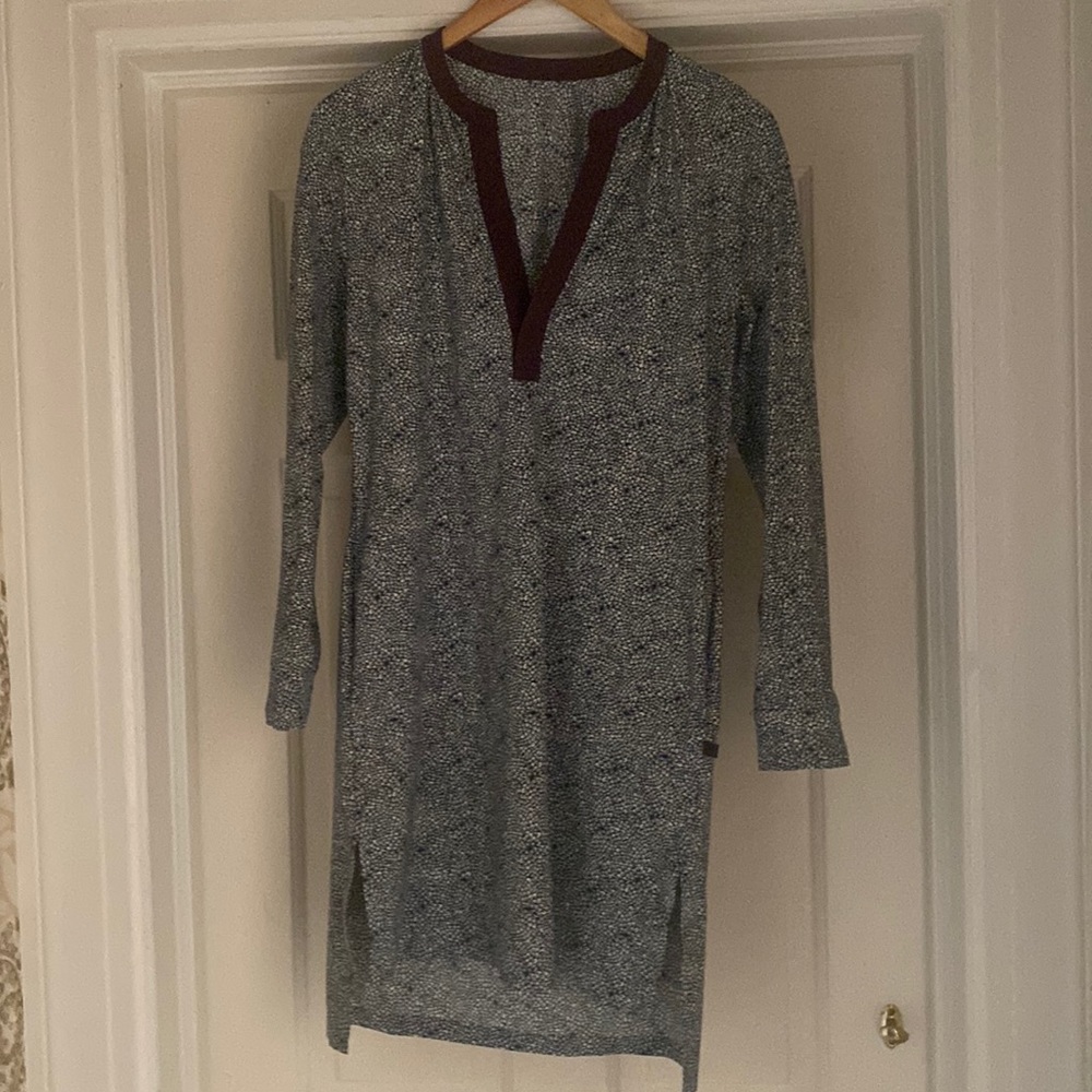 Lululemon vintage tunic dress with grosgrain ribbon v-neck. Size 4.